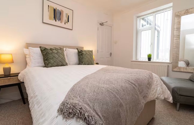 Modern Double Room in Bournemouth Centre Main Photo