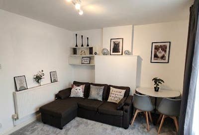 Cozy London Retreat 7 Min to Tube, Family-Friendly Main Photo