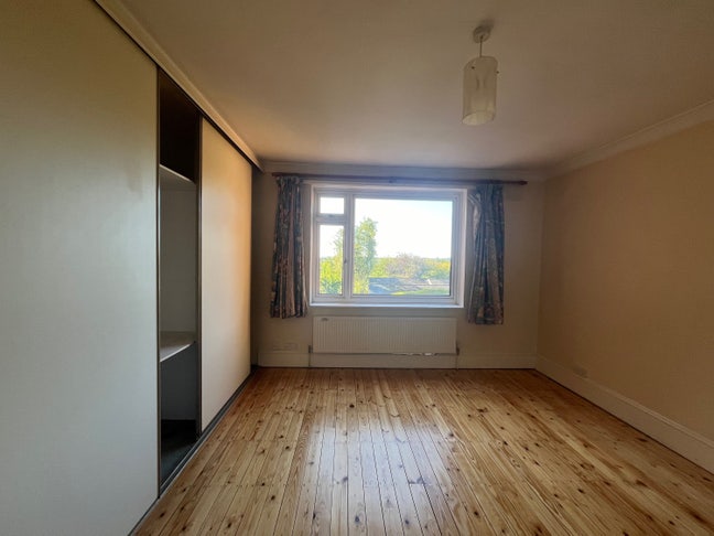 Seeking Flatmate for Spacious Harrow Flat Main Photo