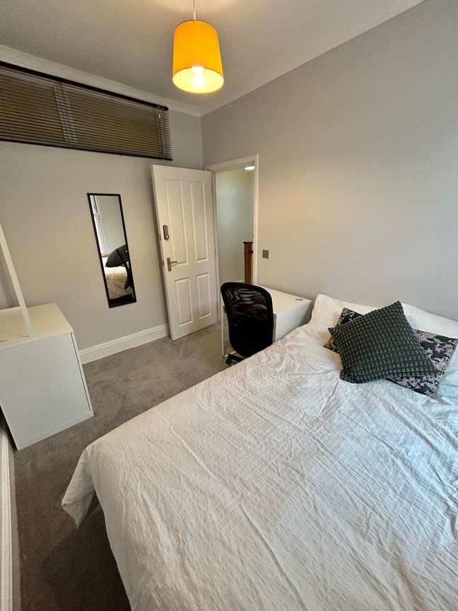 Lovely fully furnished double room  Main Photo