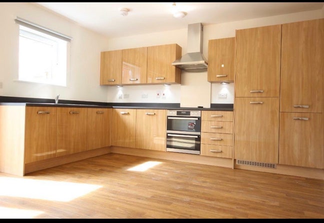 Spacious Double Rooms with en-suite  (incl bills) Main Photo