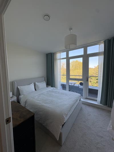 Beautiful double room and balcony views  Main Photo