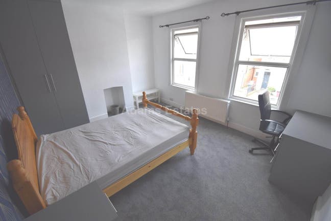 1 tenant needed, beautiful student home near campu Main Photo
