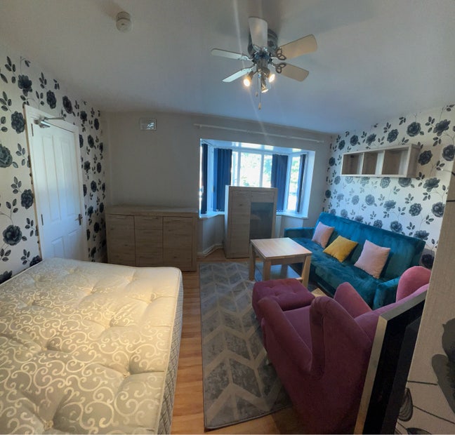 Large Beautiful Room | Stylish House | Garden | Main Photo