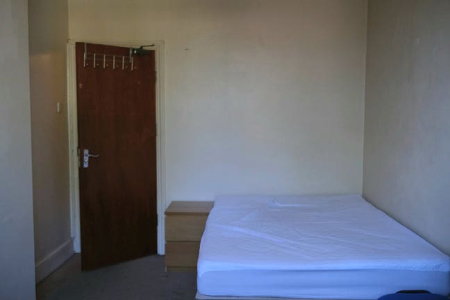 Double Room in Spacious house near city centre Main Photo