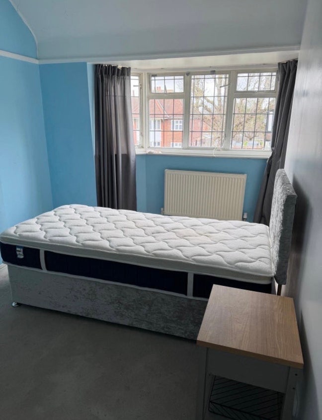 *****Large Single Room to Rent in Wembley  Main Photo