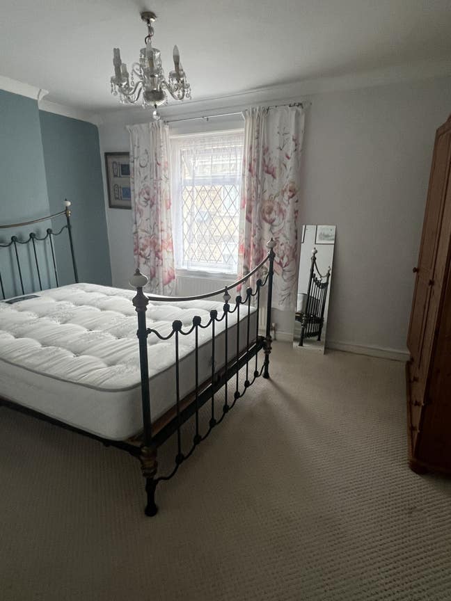 Furnished room available  Main Photo