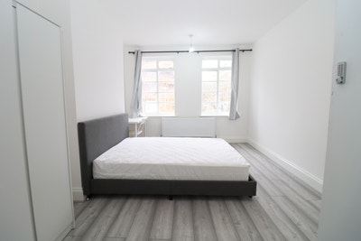 Double Room 5mins Walk to Ealing Broadway Station Main Photo