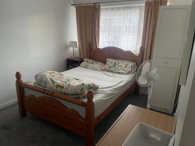     Spacious Double Room in Quiet Shared Home  Main Photo