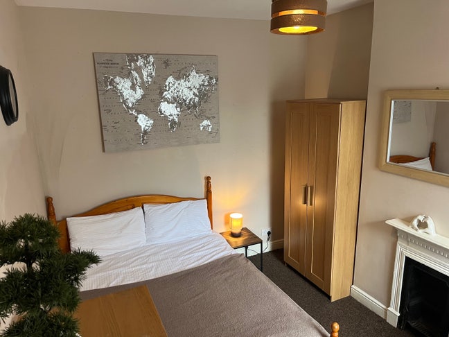 Excellent large Double Room in Modern comfy house Main Photo