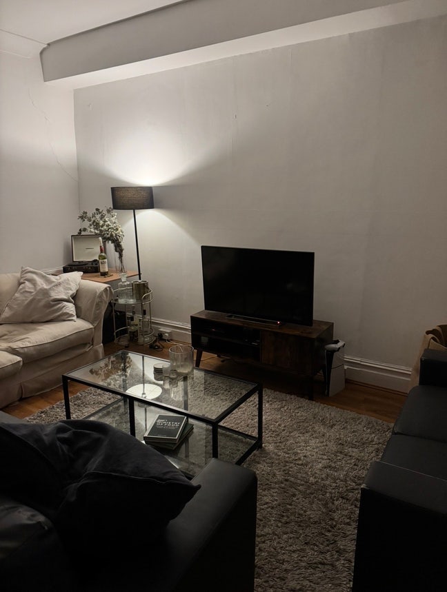 Room available in Southfields Main Photo