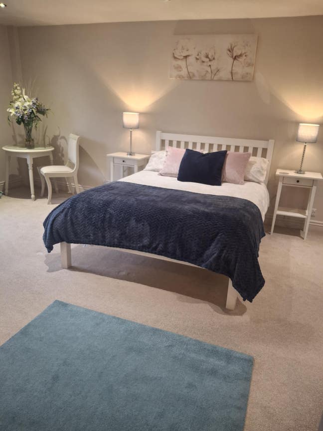 Beautiful Ensuite Room with Private Sitting Area  Main Photo