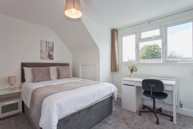 Brand New Rooms in The Heart of Staines  Main Photo