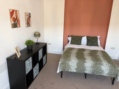 🔥 Spacious Rooms in Professional House SA1 🔥 Main Photo