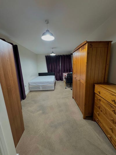Big Ground floor One bedroom  - Gantshill  Main Photo