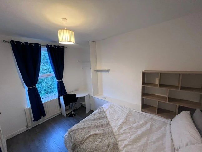 A Fully Furnished Double Room available to book Main Photo