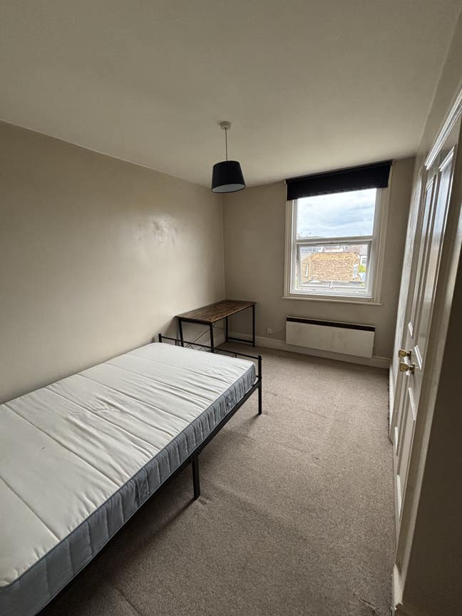 Double room Acton — Elizabeth line - 2-bed 2-bath Main Photo