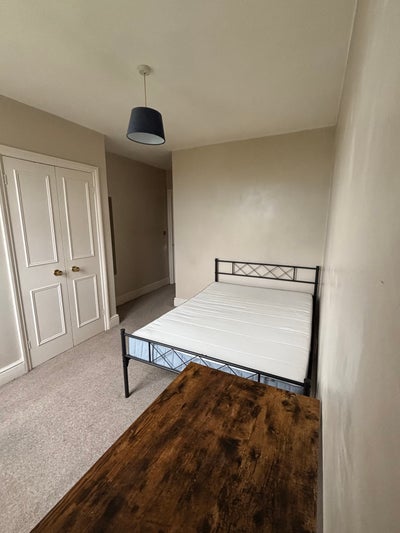 Double room Acton — Elizabeth line - 2-bed 2-bath Main Photo