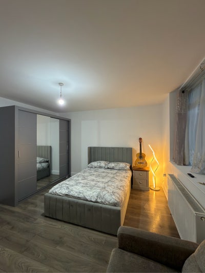 Beautiful Large Double Room Available Main Photo