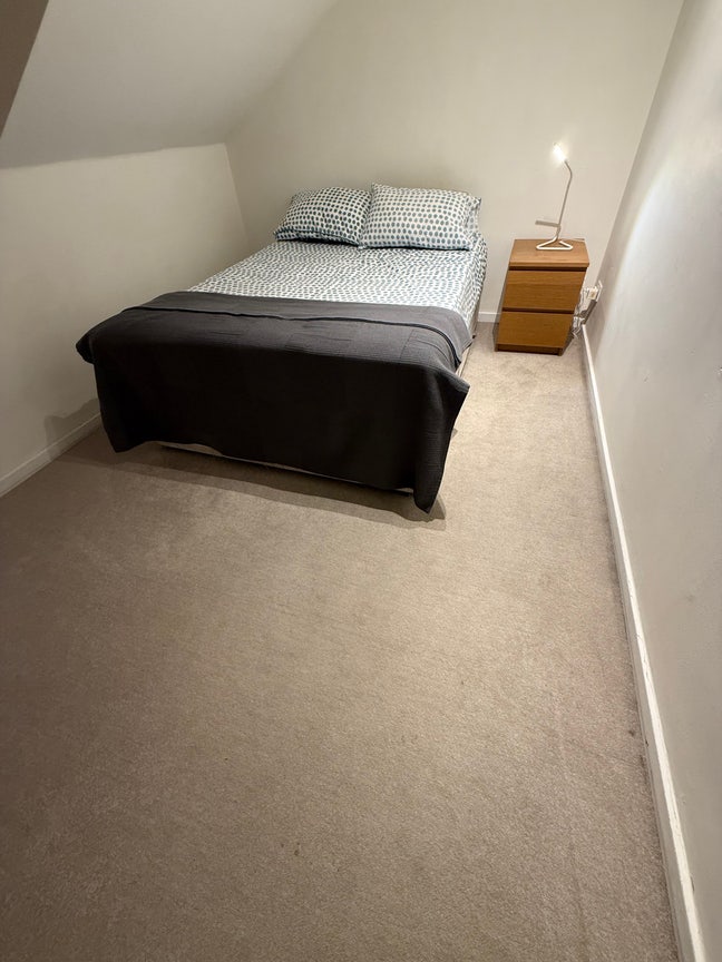 3 Bedrooms Flat Main Photo