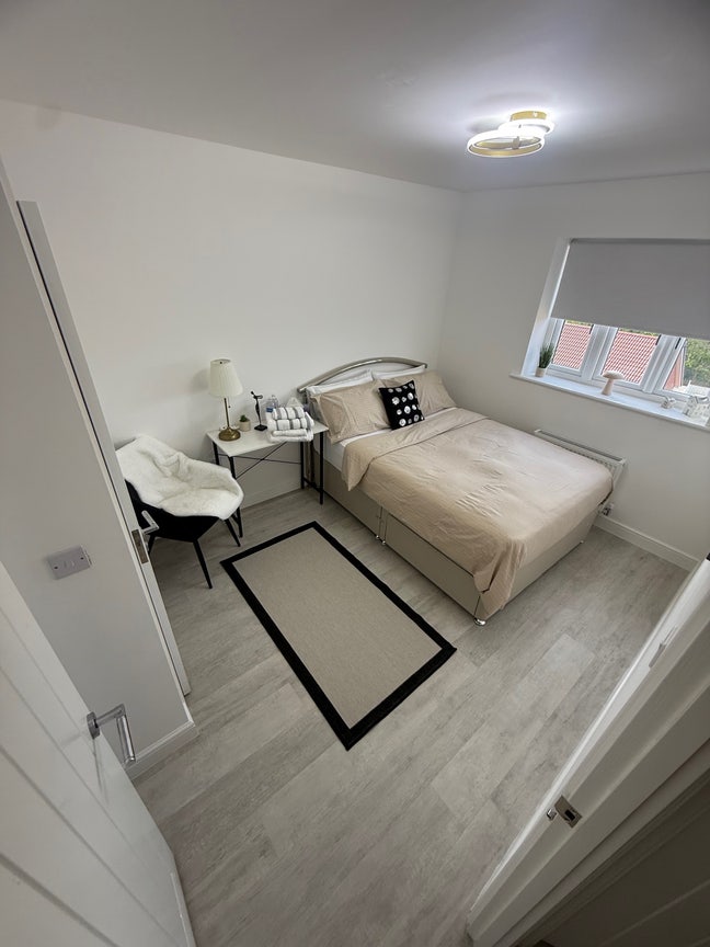 Clean and tidy Main Photo