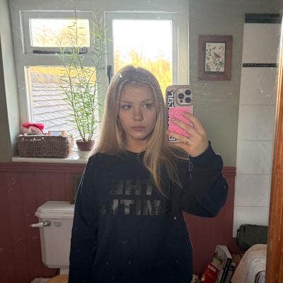 Fun girl looking to move out of home Main Photo