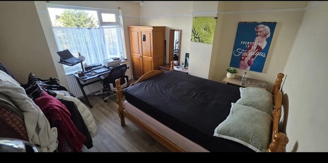 Bright Double Room available  Main Photo