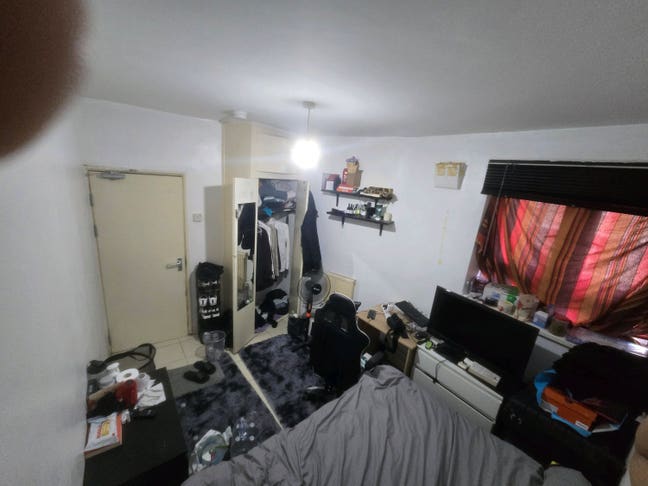 Spacious Double Room — 3 mins from Whitechapel stn Main Photo