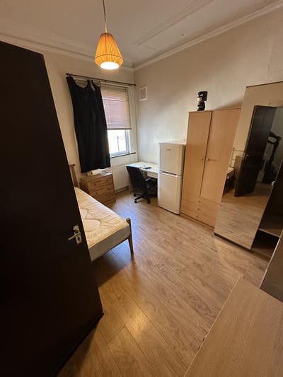 Double Rm - Next to Station - &pound;820 Bills Included Main Photo