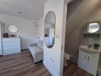En suite room available in bow. Brand new. 🌟  Main Photo