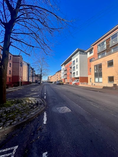 Large room in modern flat, West End Glasgow G3 Main Photo