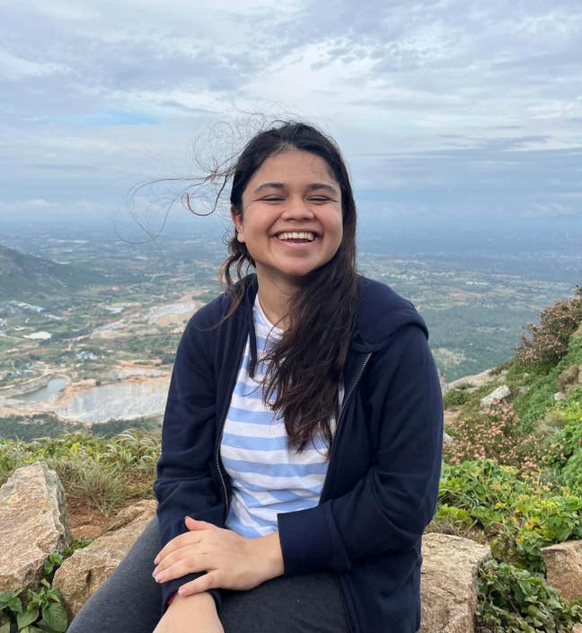 Khushboo, 25, professional looking to buddy up! Main Photo