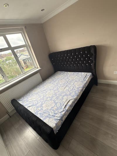 Double & single  bed rooms for rent  Main Photo