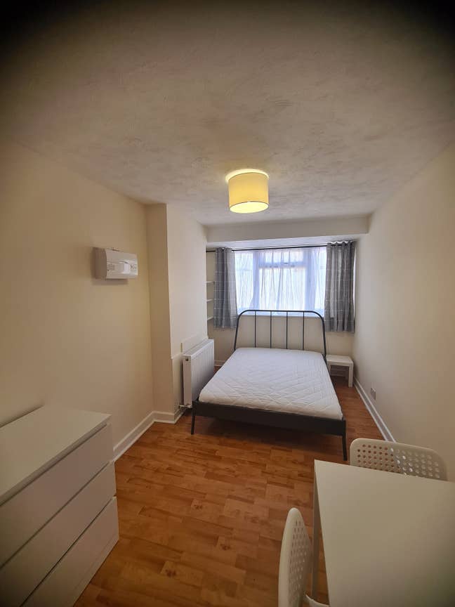 Room to rent for 1 in friendly shared house Main Photo