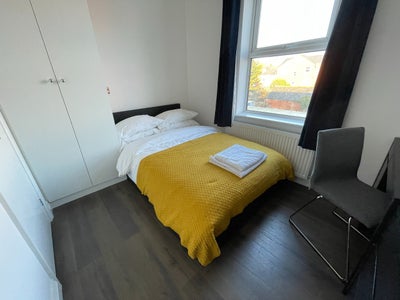 Ensuite town centre double room  Main Photo