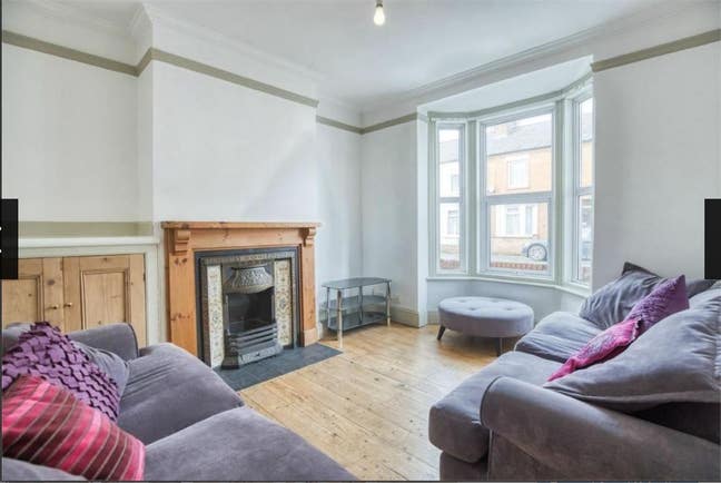 2 / 3 x Double Bedroom Terraced House to Rent–NN5 Main Photo