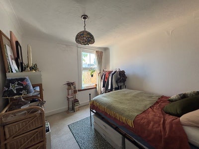 1 Bed in flat-share, inside MileEnd Park Main Photo