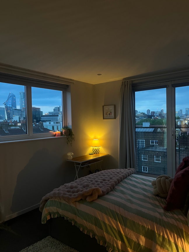 Bright Double Room with En-Suite & Balcony Main Photo