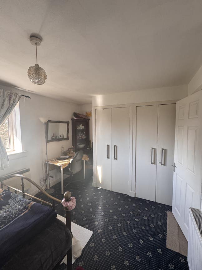 Bright Double Room in Friendly Home Main Photo