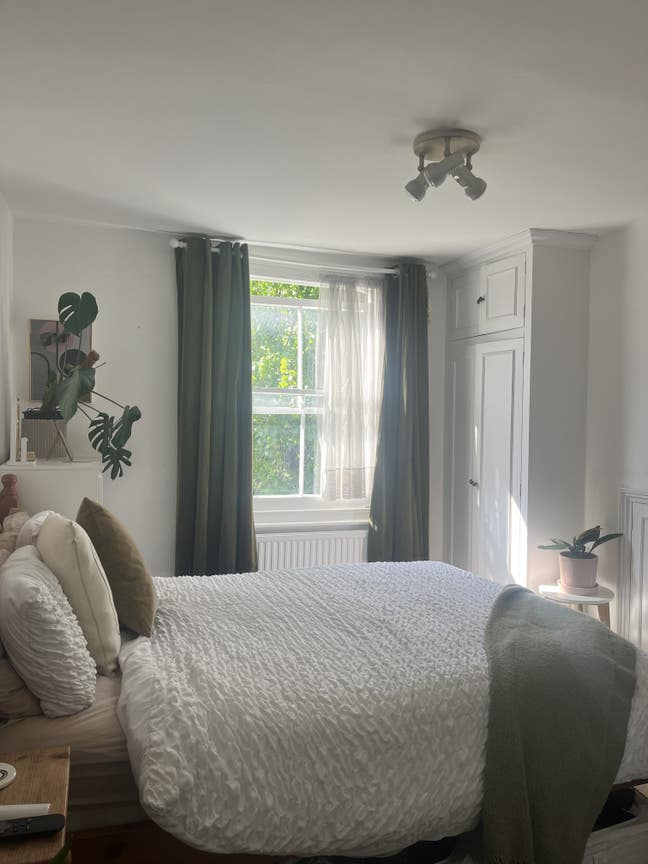 Bright, Spacious Double Room near Clapham Common Main Photo