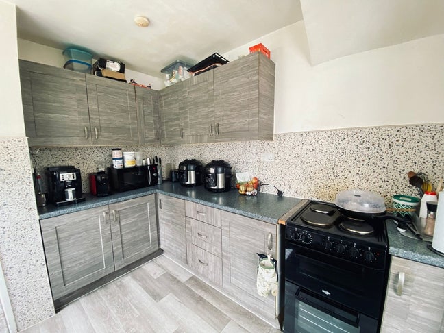 4 Bed Terraced House, Rowe Gardens Main Photo