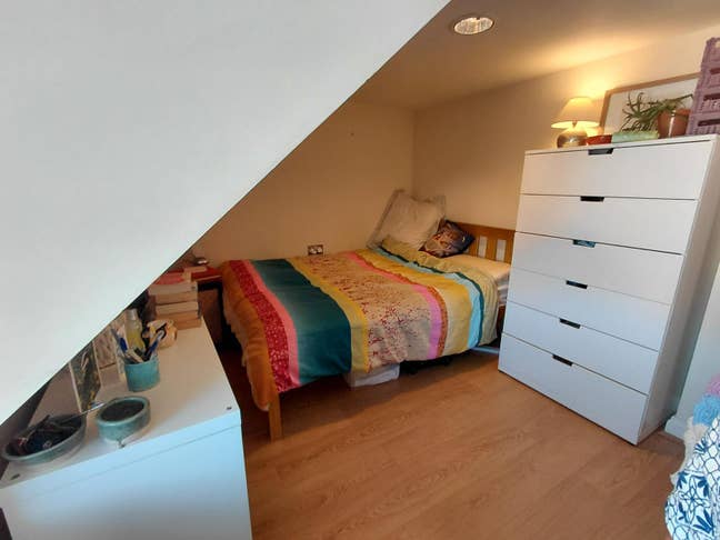 Double bedroom in friendly professional houseshare Main Photo