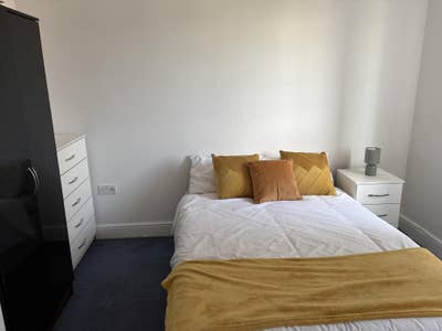Room in an immaculate house -can't afford to miss! Main Photo