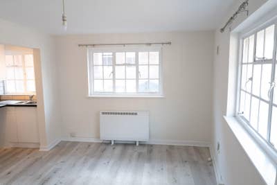 Newly renovated 1 bedroom flat city centre Main Photo
