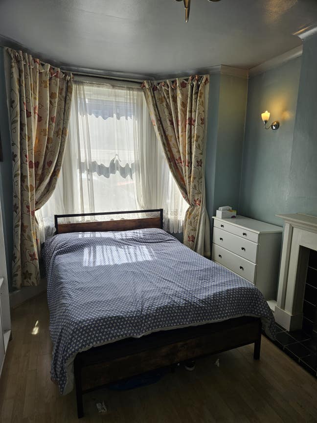 Room in a family house(female) Main Photo