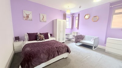 Large Double Ensuite Room Woodston Main Photo