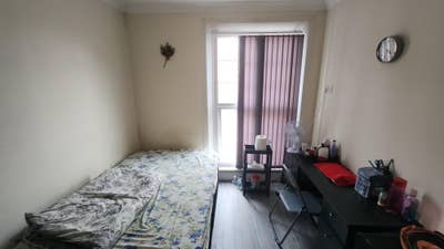 Room for rent available in 5bhk Main Photo