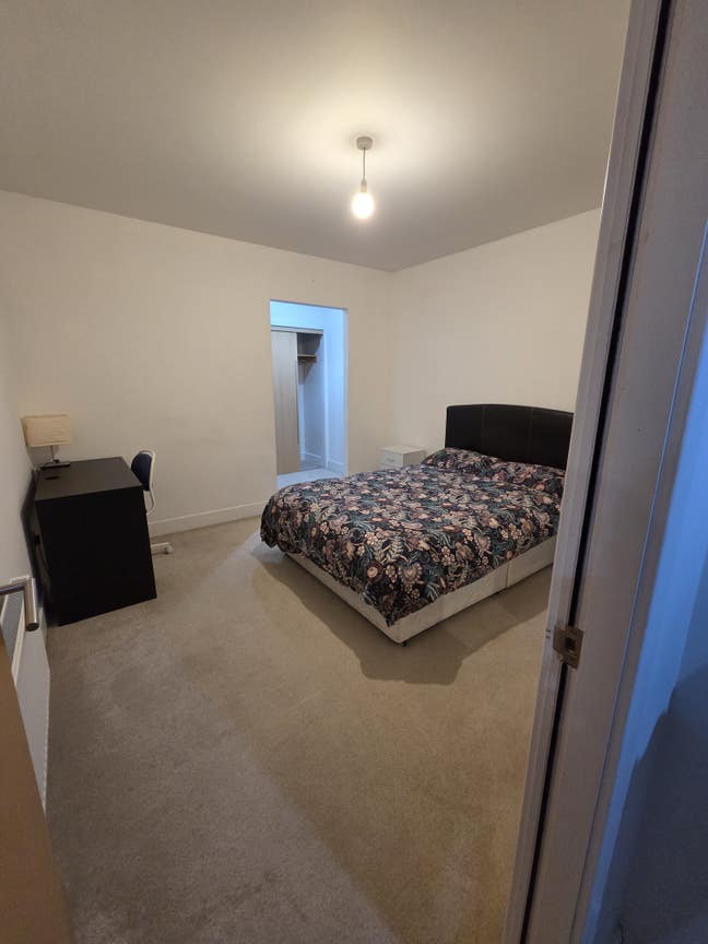 Large Ensuite Double Room–Glasgow City Centre G1 Main Photo