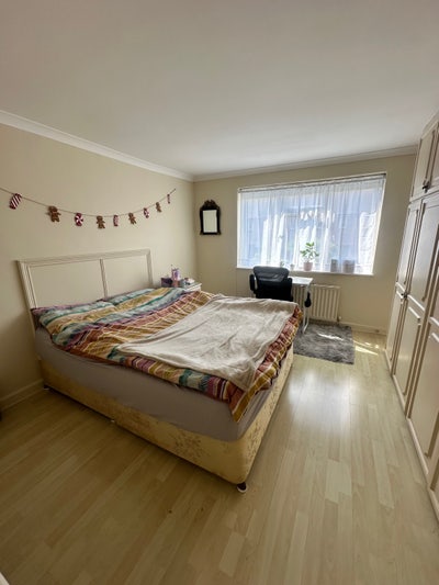 Bright & Spacious Double Room in Cosy House Main Photo