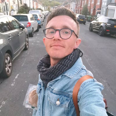 Friendly queer nursing student looking for a room  Main Photo